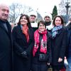 Marcel Campion, Anne Hidalgo, Samy Naceri, guest - Distribution des cadeaux de Noël aux enfants du Secours Populaire sur les Champs-Elysées à Paris, le 20 décembre 2014. 