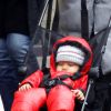 Exclusif - Balade en famille et tour de manège pour Olivier Martinez et sa femme Halle Berry avec leur fils Maceo à Paris le 22 décembre 2014. Le petit garçon découvre Paris