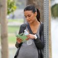 Emmanuelle Chriqui enceinte sur le tournage de la série Entourage en mars 2014 à Los Angeles