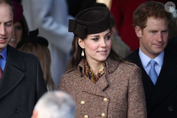 Catherine Kate Middleton, la duchesse de Cambridge enceinte et le prince Harry accompagnés des membres de la famille royale anglaise assiste à la messe de Noël à Sandringham, le 25 décembre 2014.