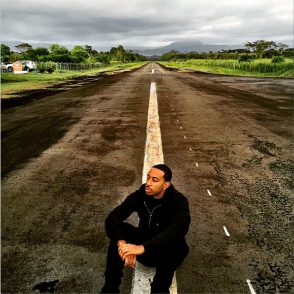 Ludacris, pensif sur le chemin de la vie dans cette photo publiée sur Instagram, s'est fiancé le 26 décembre 2014 avec sa compagne Eudoxie.