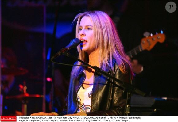 Vonda Shepard, chanteuse star d'Ally McBeal, en concert au B.B. King Blues Bar à New York en février 2002