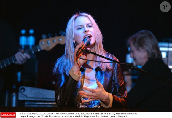 Vonda Shepard, chanteuse star d'Ally McBeal, en concert au B.B. King Blues Bar à New York en février 2002