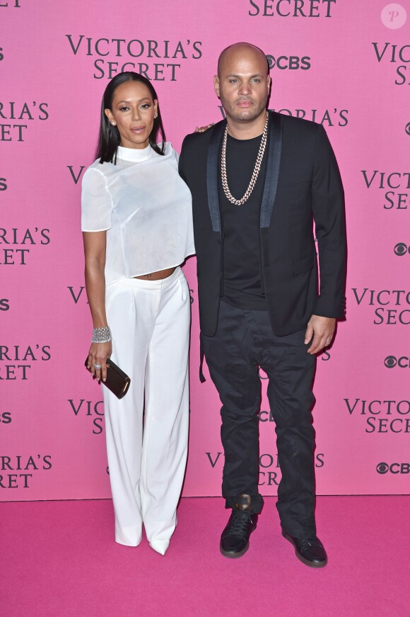 Melanie Brown (Mel B) et son mari Stephan Belafonte au défilé Victoria's Secret à Londres, le 2 décembre 2014.