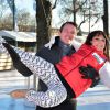 Sarah Abitbol et Stéphane Rotenberg animent une séance de Ice Fitness sur la patinoire de Noël des Champs-Elysées à Paris, le 29 décembre 2014.