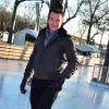 Stéphane Rotenberg anime une séance de Ice Fitness avec Sarah Abitbol sur la patinoire de Noël des Champs-Elysées à Paris, le 29 décembre 2014.29/12/2014 - Paris