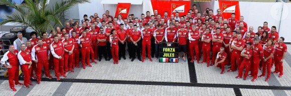 L'hommage de la Scuderia Ferrari à Jules Bianchi lors du Grand Prix de Russie à Sotchi, photo publiée sur Twitter le 12 octobre 2014