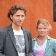  Le chanteur Rapha&euml;l et sa compagne M&eacute;lanie Thierry au village des Internationaux de France de tennis de Roland Garros &agrave; Paris le 2 juin 2014. 