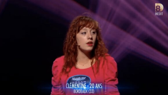 Clémentine dans Nouvelle Star, lors de l'épreuve des trios au théatre, le jeudi 1er janvier 2015 sur D8.