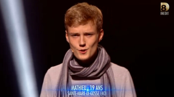 Mathieu dans Nouvelle Star, lors de l'épreuve des trios au théatre, le jeudi 1er janvier 2015 sur D8.