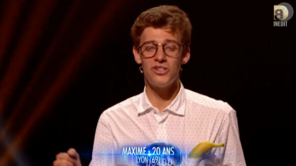 Maxime dans Nouvelle Star, lors de l'épreuve des trios au théatre, le jeudi 1er janvier 2015 sur D8.