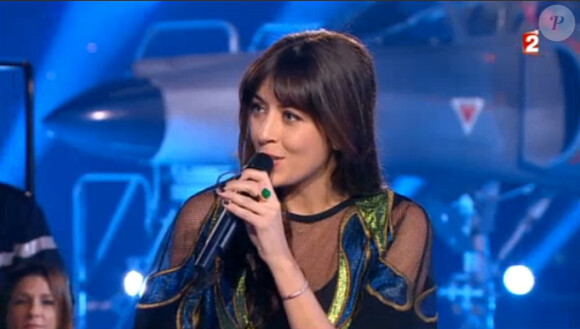 Nolwenn Leroy sur le plateau de l'émission Les stars fêtent les 15 ans du Charles-de-Gaulle, sur France 2, le jeudi 1er janvier 2014.