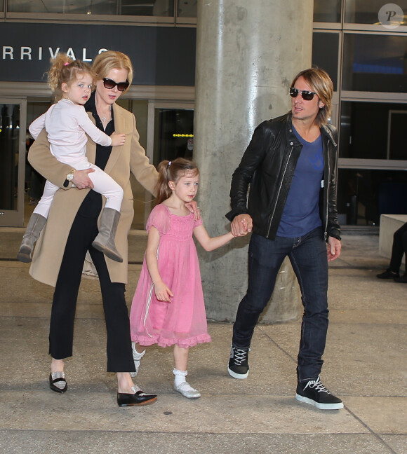 Nicole Kidman, son mari Keith Urban et leurs filles Sunday Rose et Faith arrivent à Los Angeles le 23 septembre 2014.  
