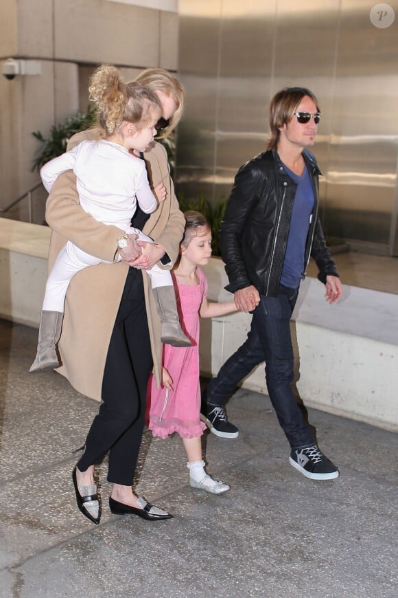 Nicole Kidman, son mari Keith Urban et leurs filles Sunday Rose et Faith arrivent à Los Angeles le 23 septembre 2014. 