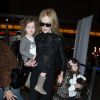 Nicole Kidman, son mari Keith Urban et leurs filles Faith Margaret et Sunday Rose arrivent à l'aéroport LAX de Los Angeles. Le 26 mars 2014  
