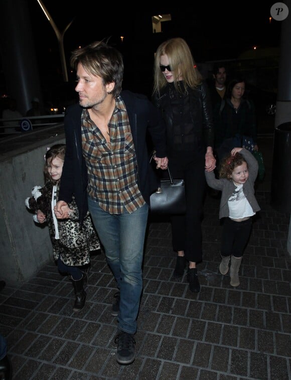 Nicole Kidman, son mari Keith Urban et leurs filles Faith Margaret et Sunday Rose arrivent à l'aéroport LAX de Los Angeles. Le 26 mars 2014 