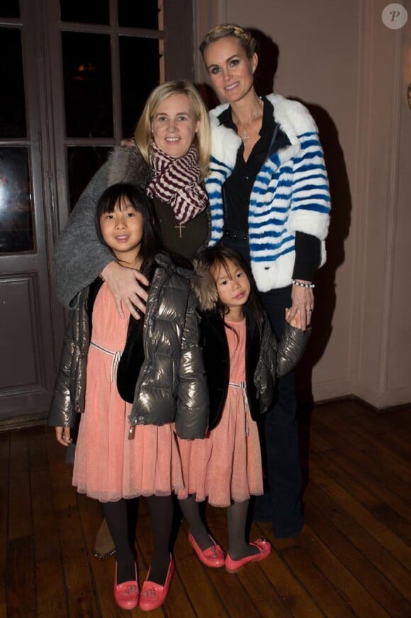Exclusif - Laeticia Hallyday avec ses filles Jade et Joy et la marraine de cette dernière, Hélène Darroze, au Trianon pour le concert caritatif de Johnny Hallyday le 15 décembre 2013 à Paris.