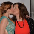 Audrey (Secret Story 6) et Cindy Lopes (Secret Story 3) échangent un baiser - Cérémonie des "Lauriers TV Awards 2015" à la Cigale à Paris, le 6 janvier 2015.