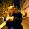 Charlie Sheen et sa future femme Brett Rossi ont fait une ballade romantique dans l'île Saint-Louis à Paris, le 16 avril 2014