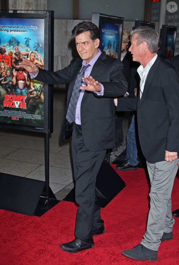 Charlie Sheen à la  Premiere de 'Scary Movie 5' a Hollywood le 11 avril 2013 