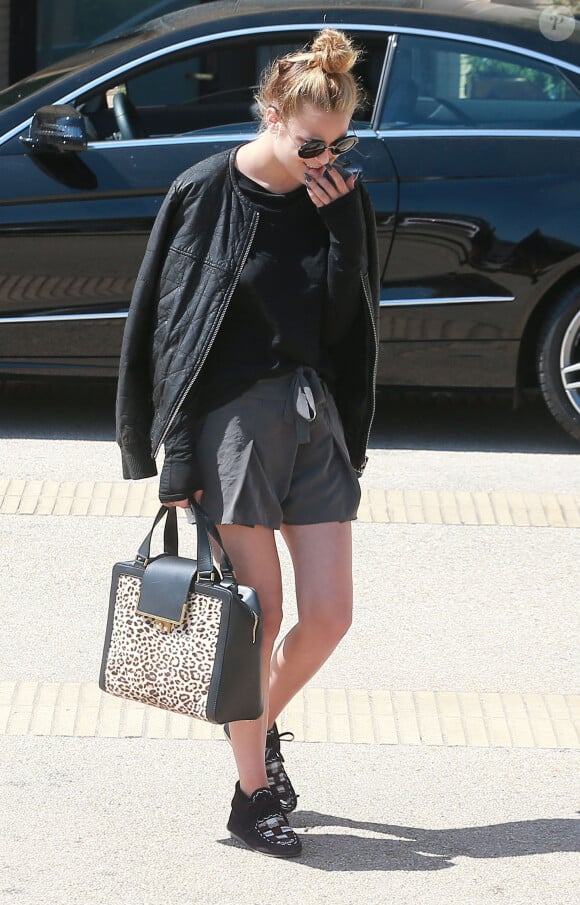 Tallulah Willis fait du shopping avec une amie à Beverly Hills le 28 mai 2014.  