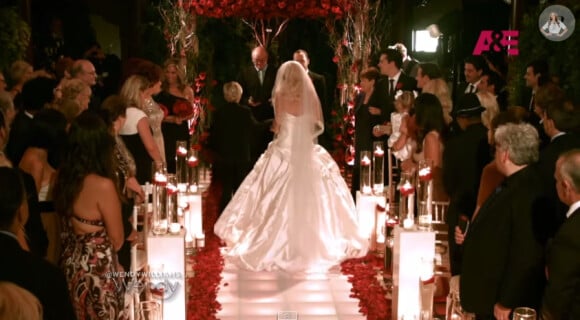 Jenny McCarthy et son mari Donnie Wahlberg sur le plateau de Wendy Williams pour la promotion de leur émission de télé-réalité Donnie Loves Jenny. Ils se sont mariés le 31 août 2014.
