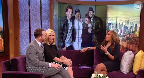 Jenny McCarthy et son mari Donnie Wahlberg sur le plateau de l'émission de Wendy Williams pour la promotion de leur émission de télé-réalité Donnie Loves Jenny. Ils se sont mariés le 31 août 2014.