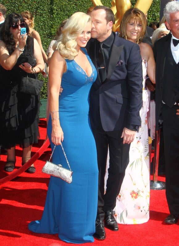 Donnie Wahlberg et son fiancé Jenny McCarthy arrivant à la cérémonie des "Creative Arts Emmy Awards 2014" à Los Angeles, le 16 août 2014. 
