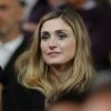 Julie Gayet - Hommage à l'actrice américaine Faye Dunaway lors de la soirée d'ouverture du 6ème Festival Lumière à Lyon, avec la projection de Bonnie and Clyde d'Arthur Penn, le 13 octobre 2014.