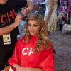 Camille Cerf en pleine séance coiffure. Election Miss Univers à Miami. Janvier 2015.