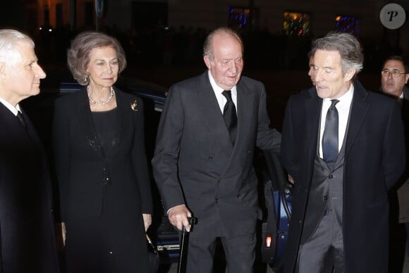 Carlos Fitz-James Stuart y Martínez de Irujo, la reine Sofia et le roi Juan Carlos d'Espagne, Alfonso Diez lors des obsèques royales de Cayetana, 18e duchesse d'Albe, le 15 décembre 2014 à Madrid.
