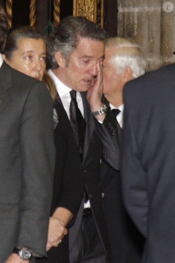 Alfonso Diez très ému et la famille lors des funérailles de Cayetana, 18e duchesse d'Albe, le 21 novembre 2014 à Séville