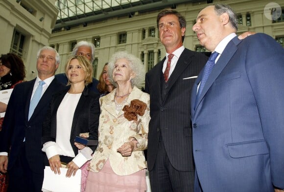 La duchesse d'Albe Cayetana avec ses enfants à Madrid en mai 2010