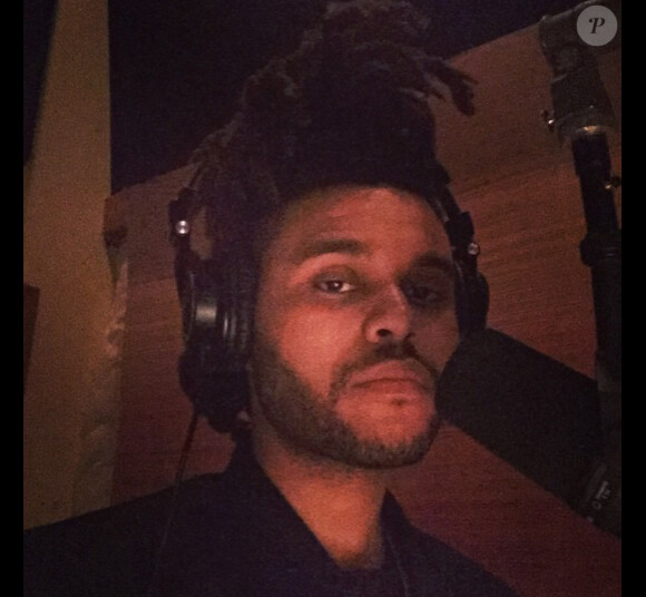 Dans la nuit du 10 au 11 janvier 2015 le chanteur The Weeknd a été arrêté après avoir frappé un agent de police, il a été conduit en garde à vue avant d'être relâché.