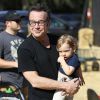 Tom Arnold et son fils Jax se promènent au Mr Bones Pumpkin Patch à West Hollywood Los Angeles, le 18 octobre 2014  