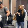 Exclusif - No Web No Blog - Sofia Vergara, qui porte sa bague de fiancée, et son fiancé Joe Manganiello, le bras gauche avec une attelle, arrivent à l'aéroport LAX de Los Angeles. Le 29 décembre 2014  