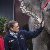 La princesse Stéphanie de Monaco lors de sa rencontre traditionnelle avec la presse, le 13 janvier 2015, avant l'ouverture du Festival International du Cirque de Monte-Carlo, entourée d'artistes et de son animal préféré, l'éléphant.