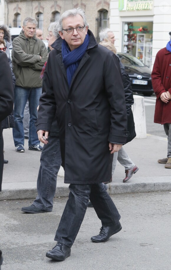Le secrétaire général du parti communiste Pierre Laurent lors des obsèques de Georges Wolinski au crématorium du Père-Lachaise à Paris, le 15 janvier 2015