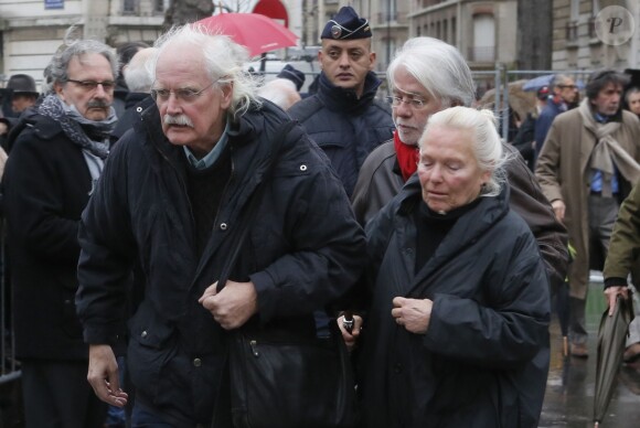 Le dessinateur Willem lors de l'inhumation de Georges Wolinski au cimetière du Montparnasse à Paris le 15 janvier 2015