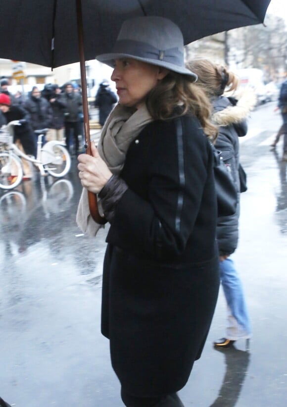 Valérie Trierweiler lors de l'inhumation de Georges Wolinski au cimetière du Montparnasse à Paris le 15 janvier 2015