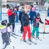 Le prince Daniel de Suède participait le 15 janvier 2015 à l'initiative Tous sur la neige, qui permet à des enfants de pratiquer gratuitement plusieurs disciplines des sports d'hiver, sur les pistes de la station Hammarbybacken, non loin de Stockholm.