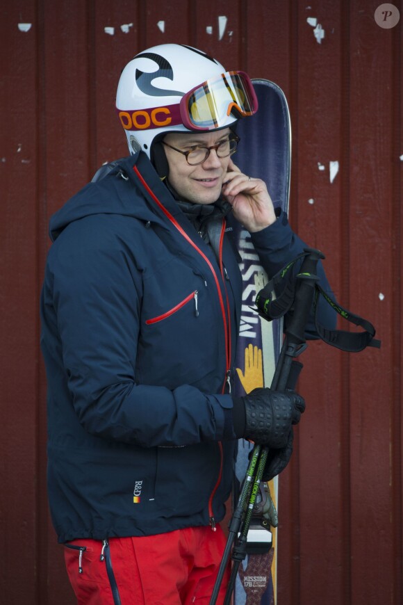 Le prince Daniel de Suède participait le 15 janvier 2015 à l'initiative Tous sur la neige, qui permet à des enfants de pratiquer gratuitement plusieurs disciplines des sports d'hiver, sur les pistes de la station Hammarbybacken, non loin de Stockholm.