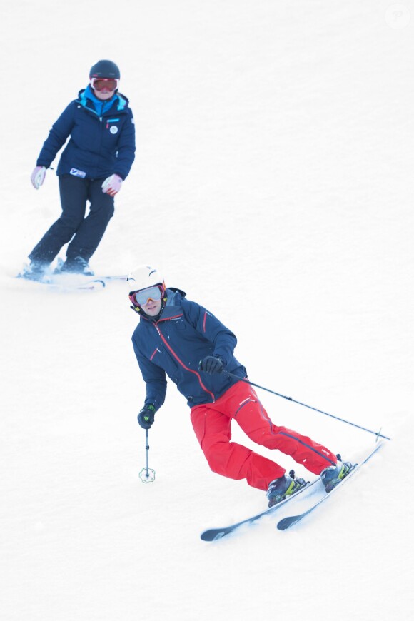 Le prince Daniel de Suède participait le 15 janvier 2015 à l'initiative Tous sur la neige, qui permet à des enfants de pratiquer gratuitement plusieurs disciplines des sports d'hiver, sur les pistes de la station Hammarbybacken, non loin de Stockholm.