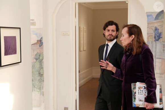 Le prince Carl Philip de Suède au musée Prince Eugène (Prins Eugene Waldemarsudde) à Stockholm, le 15 janvier 2015, pour découvrir les oeuvres d'artistes en lice pour le prix Reine Sonja.