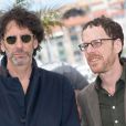 Joel Coen, Ethan Coen lors du 66e festival du film de Cannes le 19 mai 2013.
