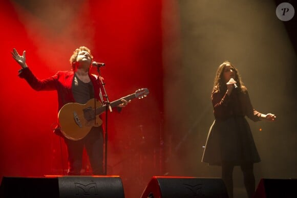 Le chanteur M (Matthieu Chedid) et sa soeur Anna - 10e gala de l'Association pour la Recherche sur Alzheimer avec le spectacle "2 Générations chantent pour la 3ème", créé par Pierre Souchon, à l'Olympia de Paris le 19 janvier 2015.