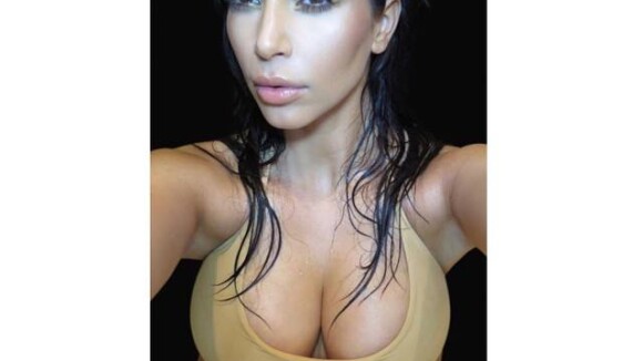 Kim Kardashian : Selfie torride et bikini osé, avant la sortie de son livre