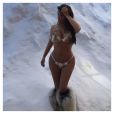  Kim Kardashian en bikini et bottes en fourrure lors de son week-end &agrave; Park City. Janvier 2015. 