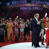 Le Prince Albert II de Monaco et sa soeur la princesse Stéphanie remettent l'un des Clowns d'Or aux clowns Fumagalli et Daris lors de la soirée de gala du 39e Festival du cirque de Monte-Carlo, le 20 janvier 2015 sous le chapiteau de Fontvieille.