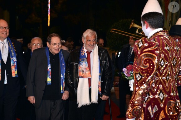 Robert Hossein, Jean-Paul Belmondo à leur arrivée lors de la soirée de gala du 39e Festival du cirque de Monte-Carlo, le 20 janvier 2015 sous le chapiteau de Fontvieille.